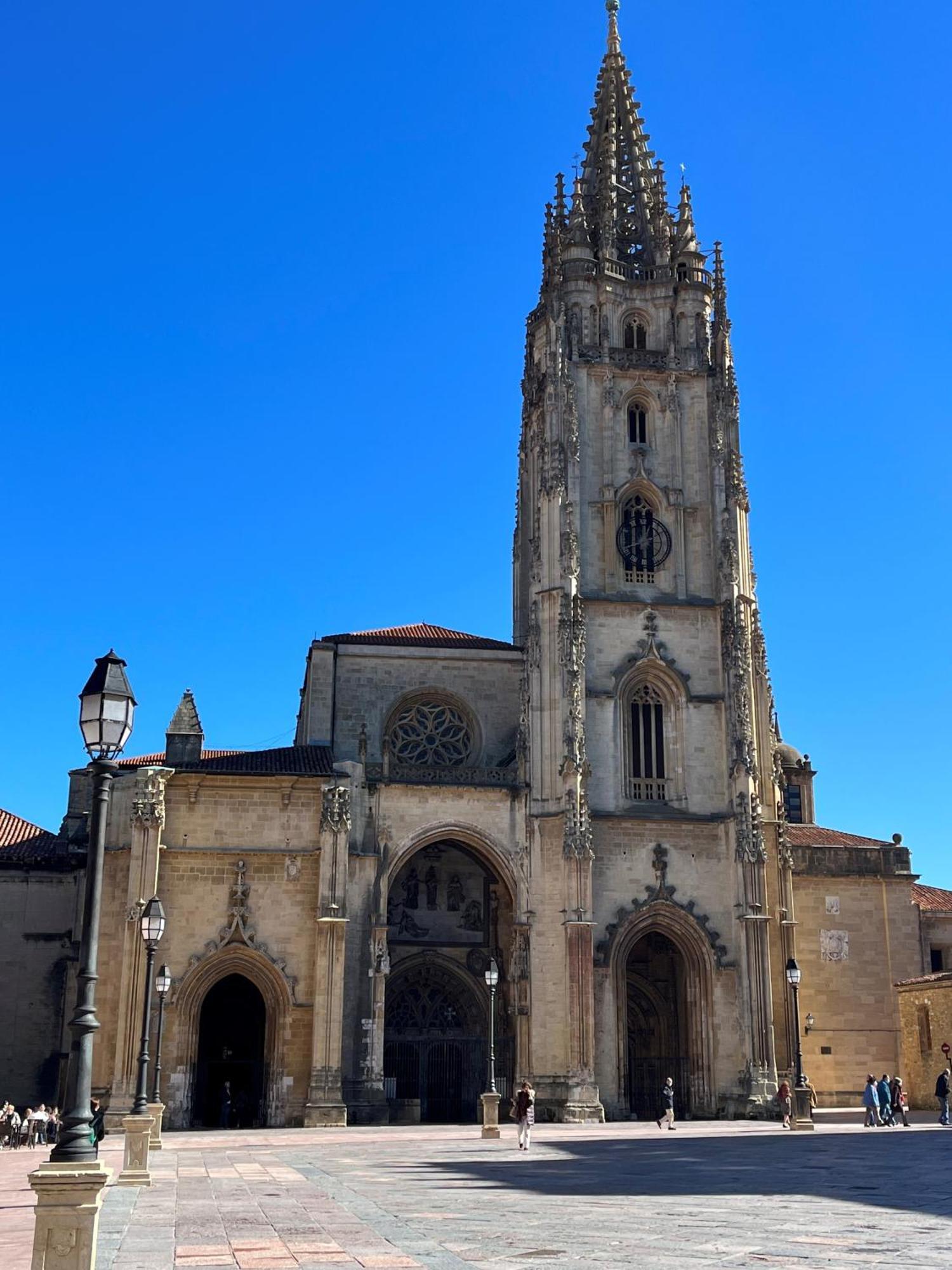 Apartamento Salsipuedes-La Catedral Oviedo Buitenkant foto